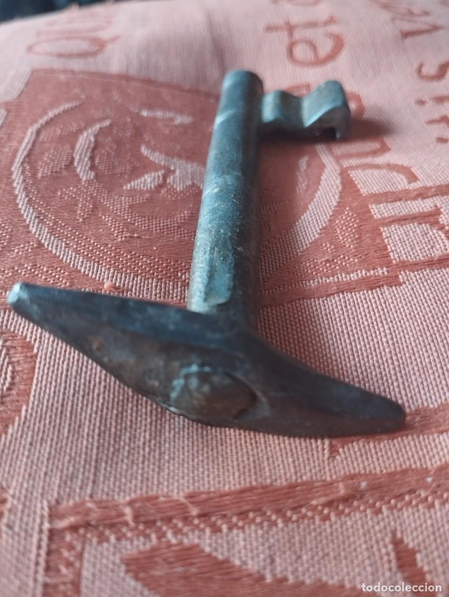 Antig&uuml;edades: Antigua llave de hierro - Foto 2