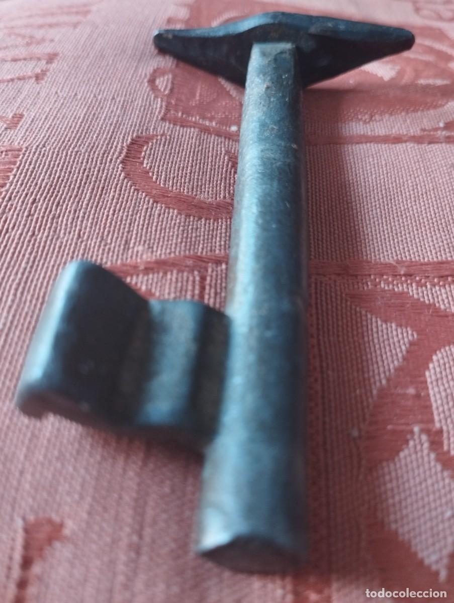 Antig&uuml;edades: Antigua llave de hierro - Foto 3