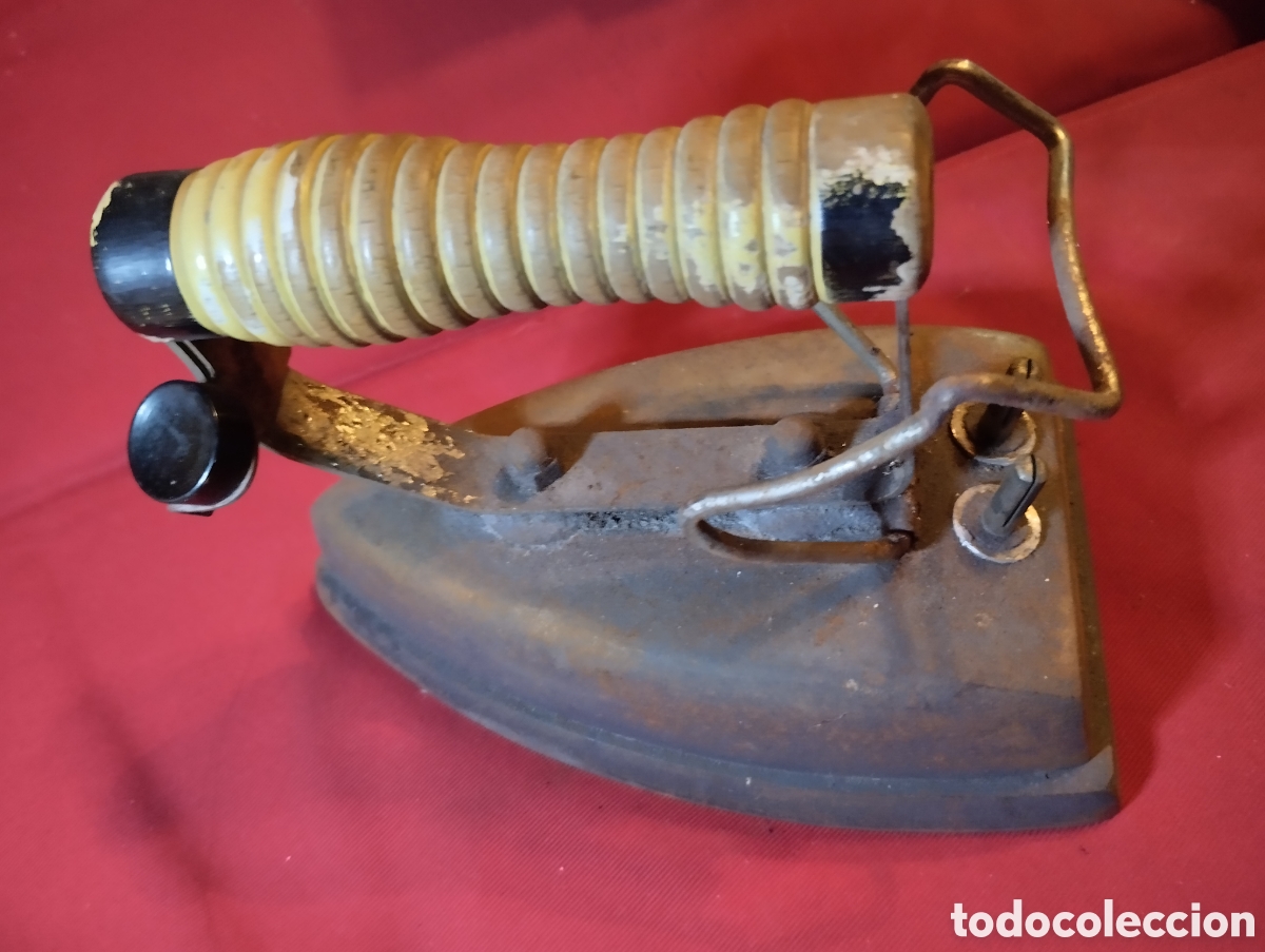 Antig&uuml;edades: ANTIGUA PLANCHA MANGO MADERA. 125 V - Foto 2