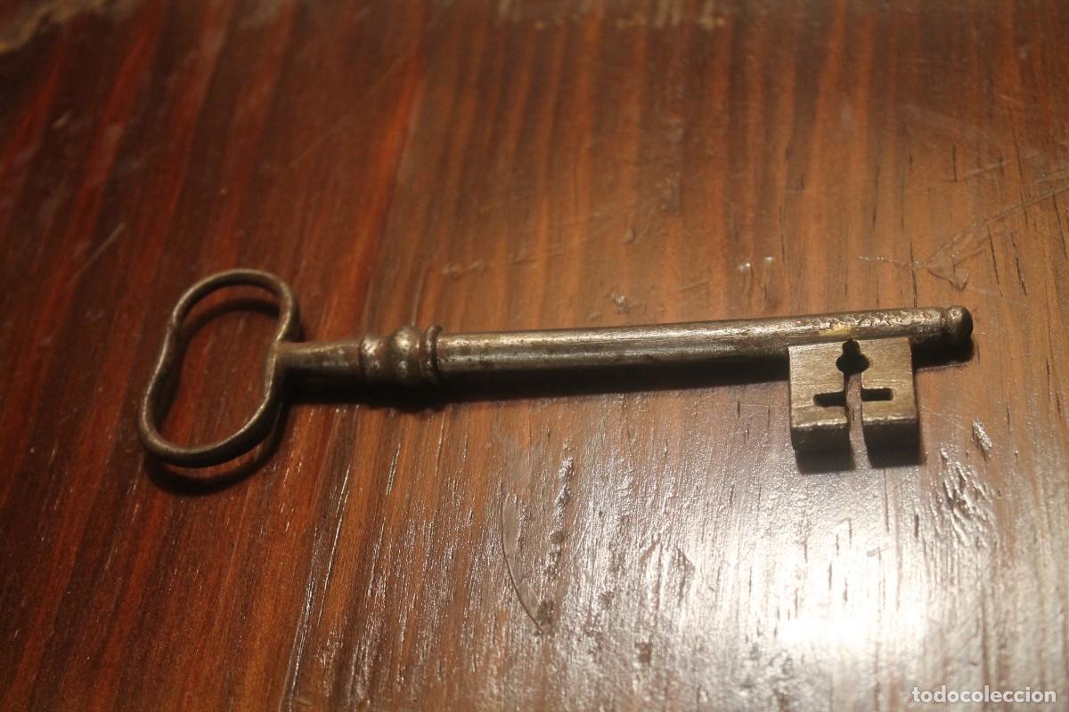 Antig&uuml;edades: llave del Siglo XVIII - Foto 1