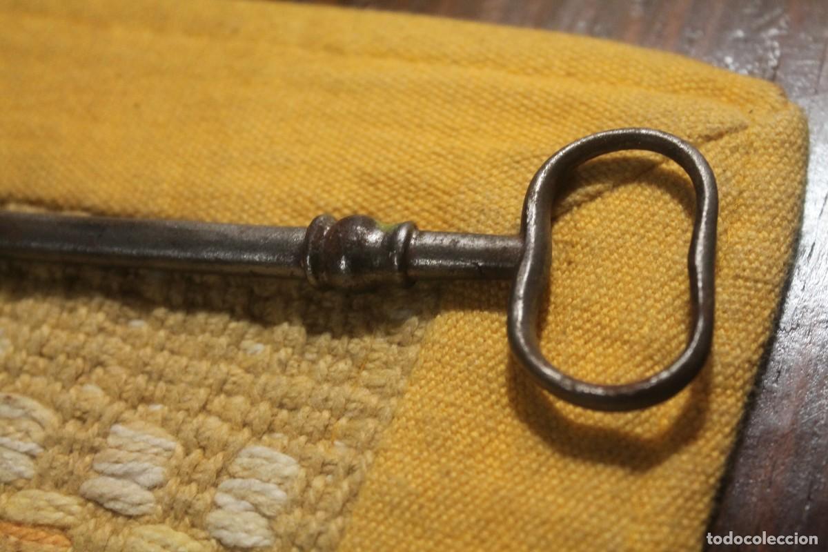 Antig&uuml;edades: llave del Siglo XVIII - Foto 4