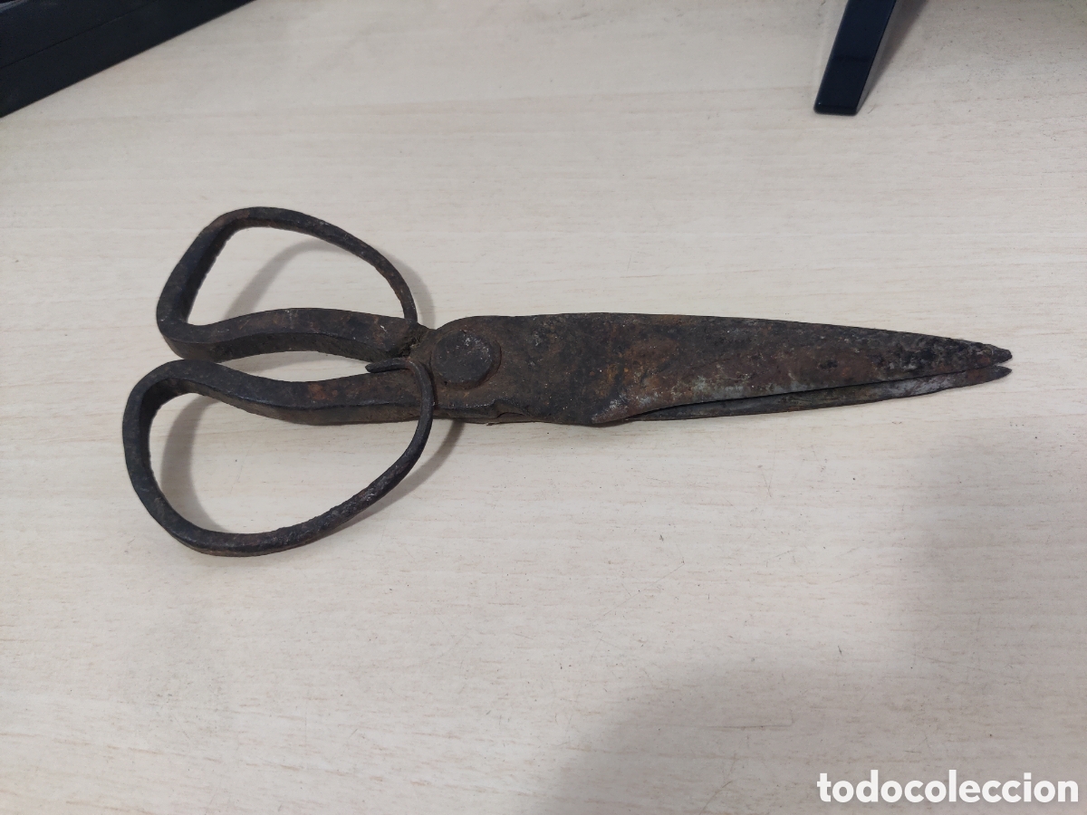 Antig&uuml;edades: ESTAMOS LIQUIDANDO. ANTIGUAS TIJERAS DE FORJA - Foto 1