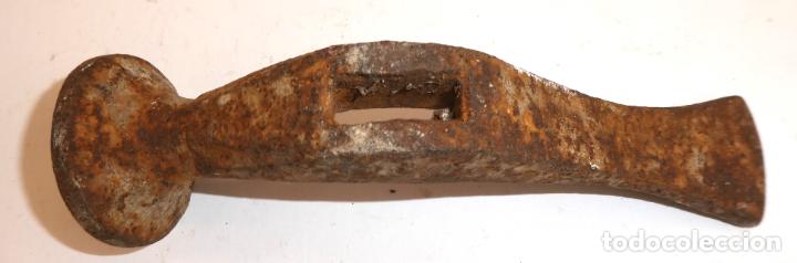 Antig&uuml;edades: Antiguo martillo de Zapatero sin mango - Foto 2