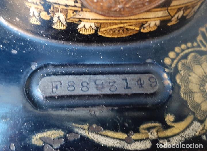 Antig&uuml;edades: maquina de coser singer antigua, funcionando - Foto 4