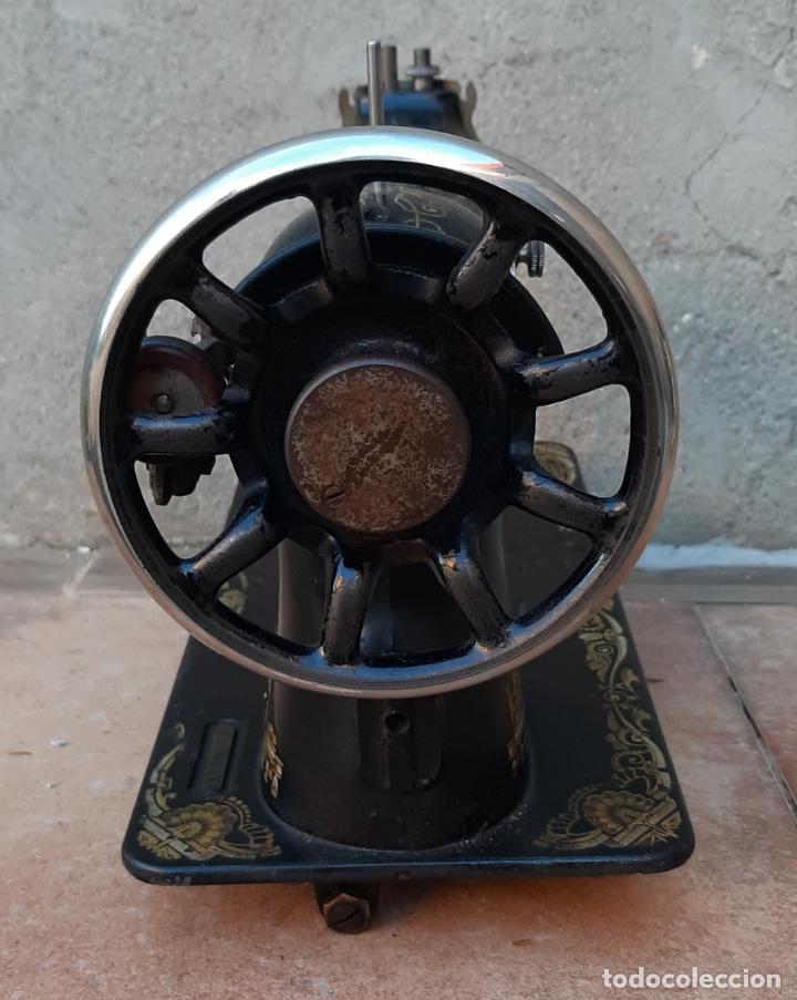 Antig&uuml;edades: maquina de coser singer antigua, funcionando - Foto 5