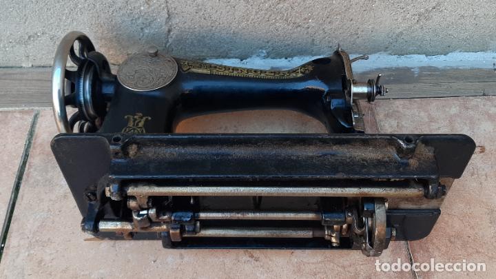 Antig&uuml;edades: maquina de coser singer antigua, funcionando - Foto 6