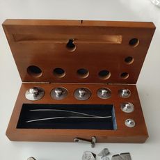 Juego De 20 Pesas Con Gancho De 10g - Pesas De Precisión En Hierro Para Calibración De Balanzas Y Experimentos