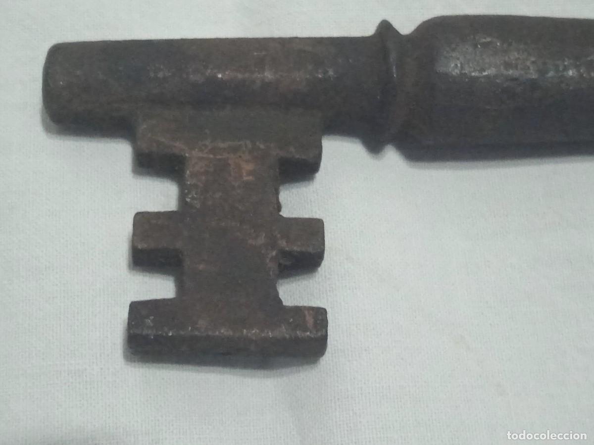 Antig&uuml;edades: Llave Antigua de hierro - Foto 4