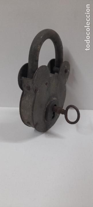 Antig&uuml;edades: ANTIGUO CANDADO CON SU LLAVE ORIGINAL . FUNCIONA - Foto 2