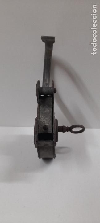 Antig&uuml;edades: ANTIGUO CANDADO CON SU LLAVE ORIGINAL . FUNCIONA - Foto 7