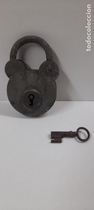 Antig&uuml;edades: ANTIGUO CANDADO CON SU LLAVE ORIGINAL . FUNCIONA - Foto 1