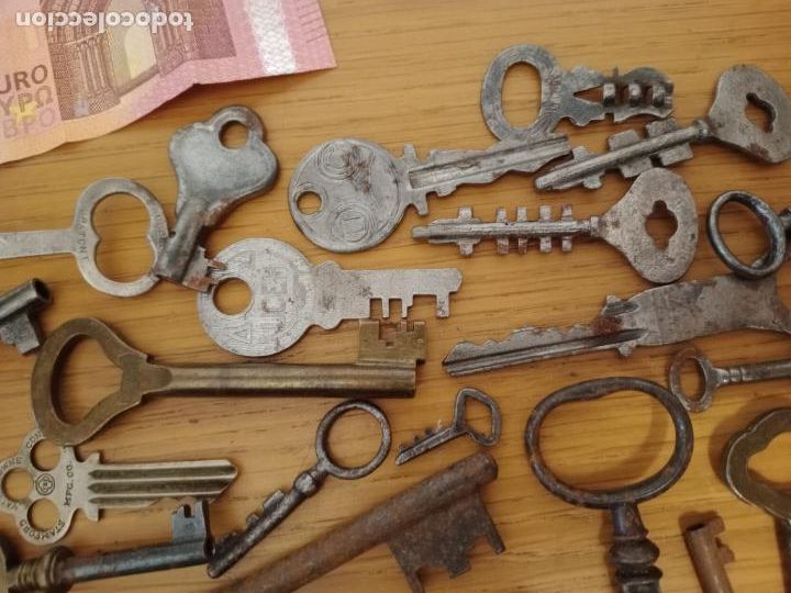 Antig&uuml;edades: 68 llaves antiguas de cofre y similares - Foto 2