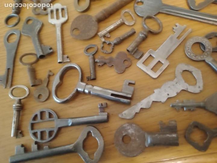 Antig&uuml;edades: 68 llaves antiguas de cofre y similares - Foto 3