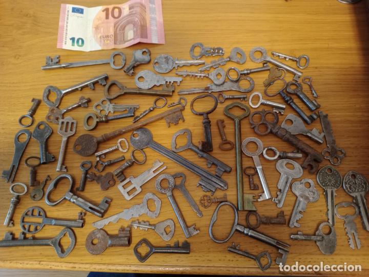 Antig&uuml;edades: 68 llaves antiguas de cofre y similares - Foto 1