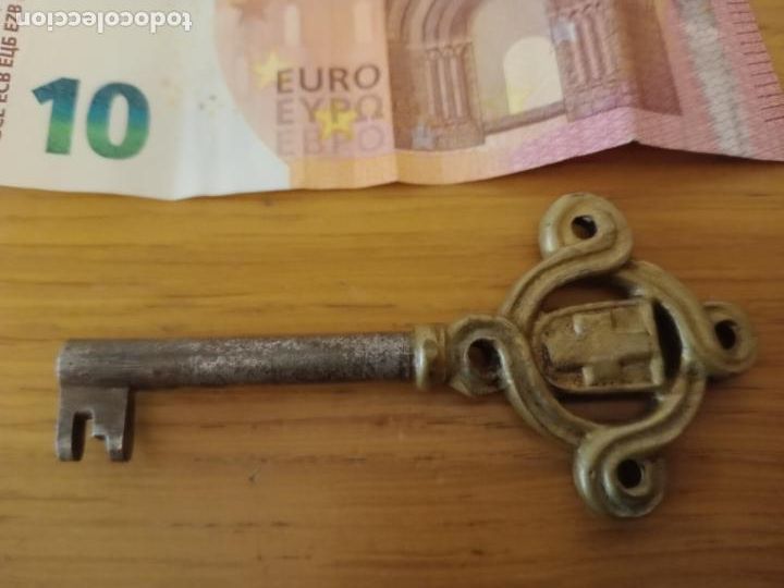 Antig&uuml;edades: Llave antigua labrada - Foto 1