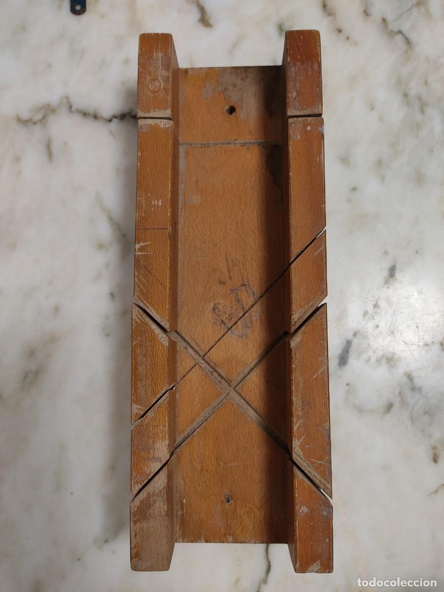 Antig&uuml;edades: TABLA INGLETAR DE MADERA - 32X12X6 - Foto 1