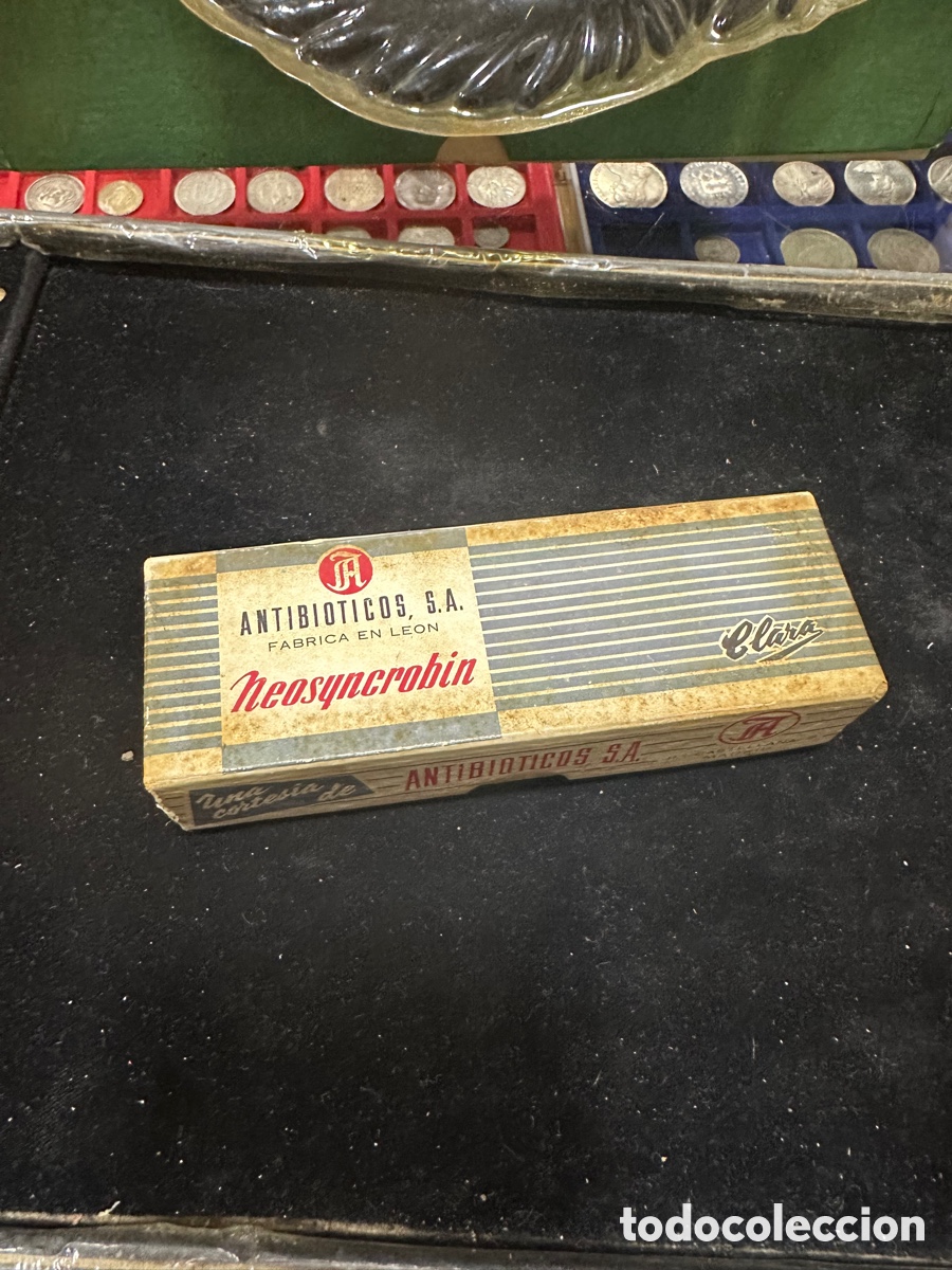 Antig&uuml;edades: Jeringa antigua en su caja, sin uso - Foto 1