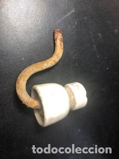 Antig&uuml;edades: Soporte para cables de porcelana. - Foto 1