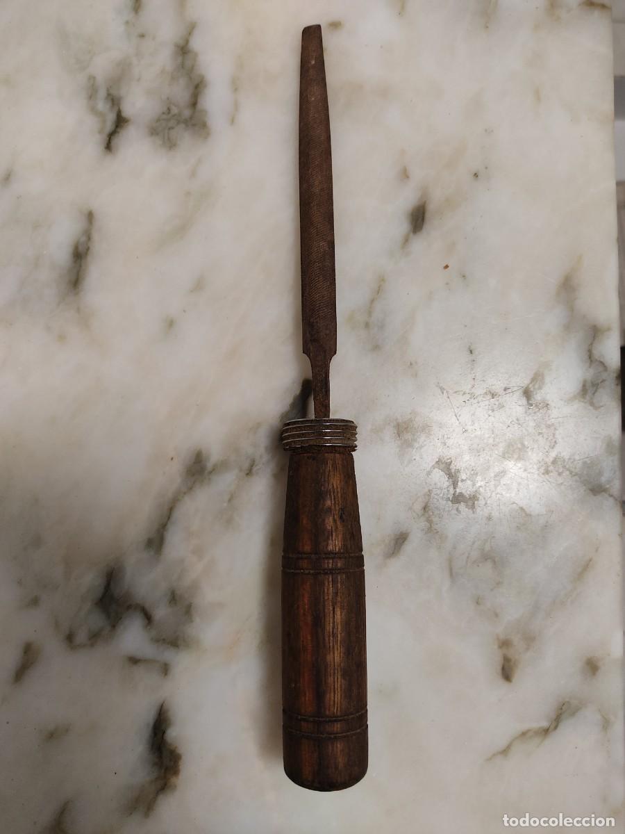 Antig&uuml;edades: ANTIGUA LIMA DE MEDIA CA&Ntilde;A CON MANGO DE MADERA - 21.50 CMS - Foto 1