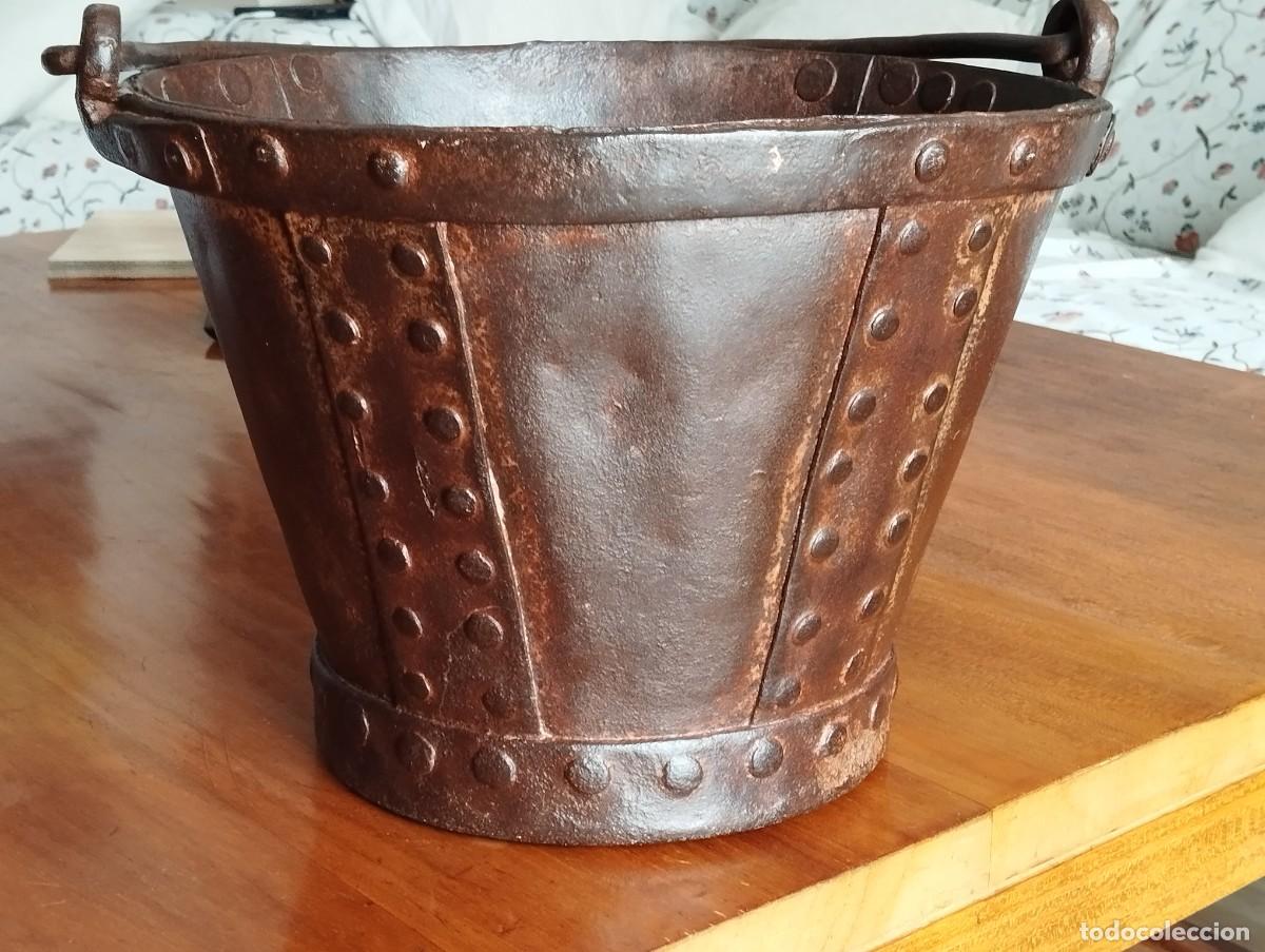 Antig&uuml;edades: Cubo de forja s. XVI de museo - Foto 1