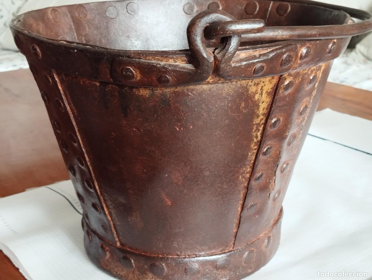 Antig&uuml;edades: Cubo de forja s. XVI de museo - Foto 2