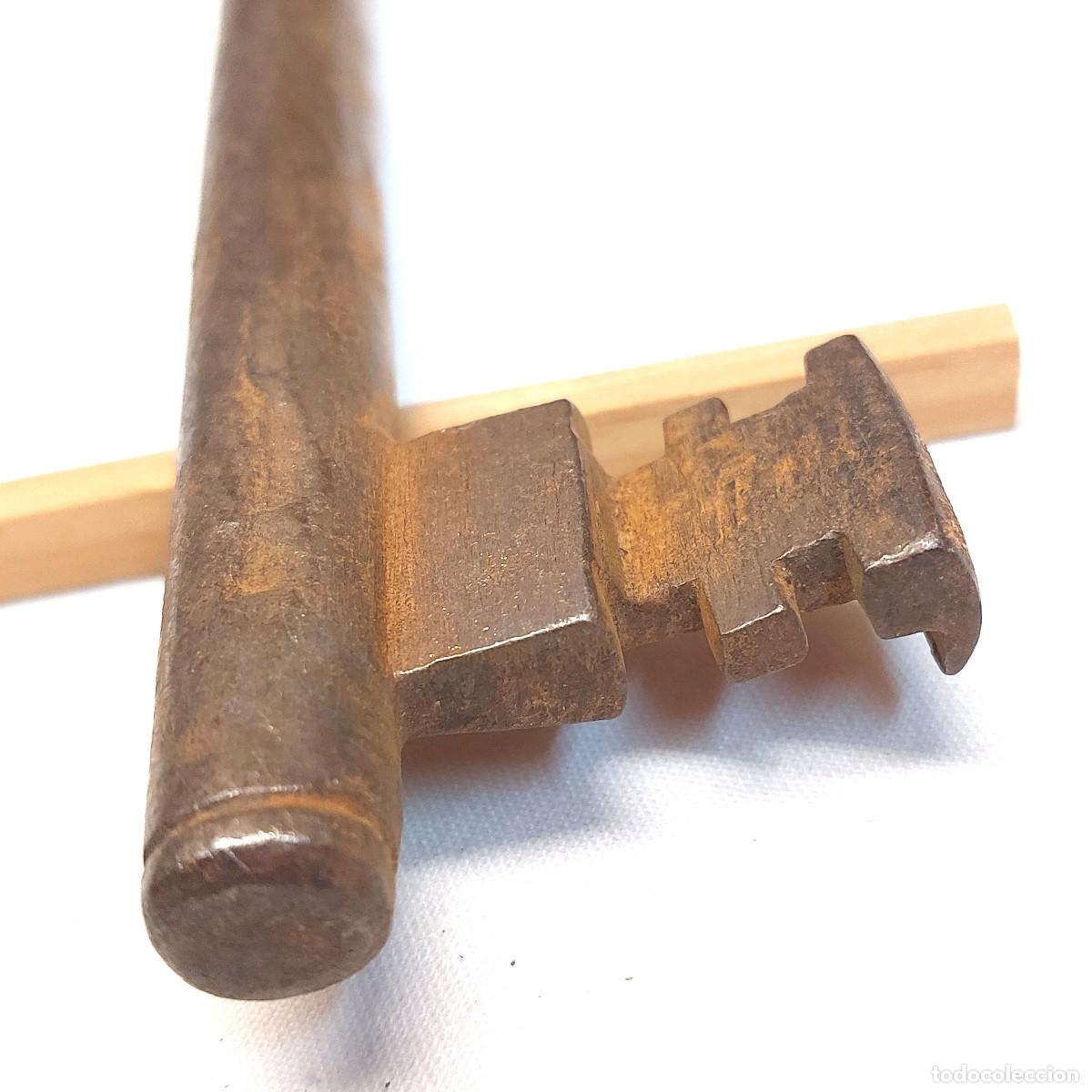 Antig&uuml;edades: Llave forja Hierro S XIX. Med 25 cm - Foto 3