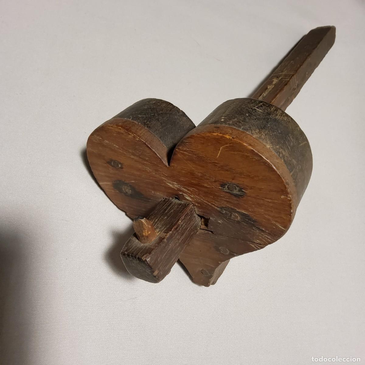 Antig&uuml;edades: ANTIGUO GRAMIL DE CARPINTERO CON FORMA DE CORAZ&Oacute;N - Foto 4