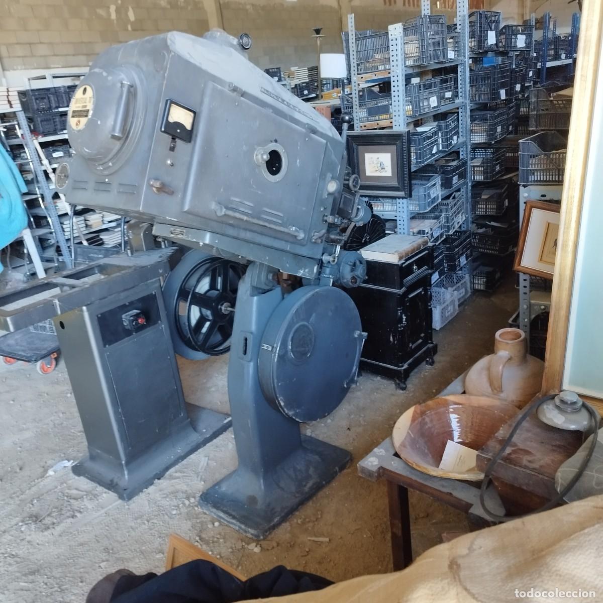 Antig&uuml;edades: PROYECTOR SALA CINE - UNIVERSAL 70 SUPERSOND - Foto 1