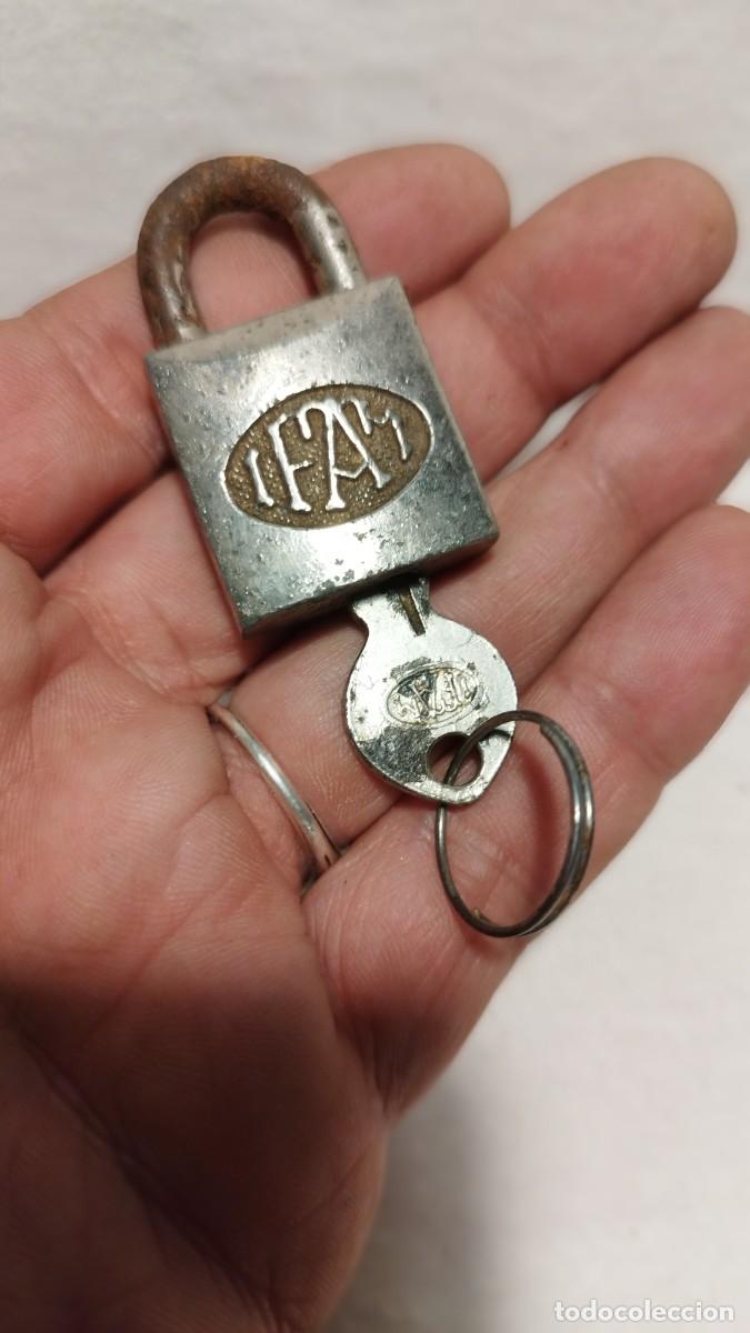 Antig&uuml;edades: Antiguo Candado Ifam con una llave - Foto 2
