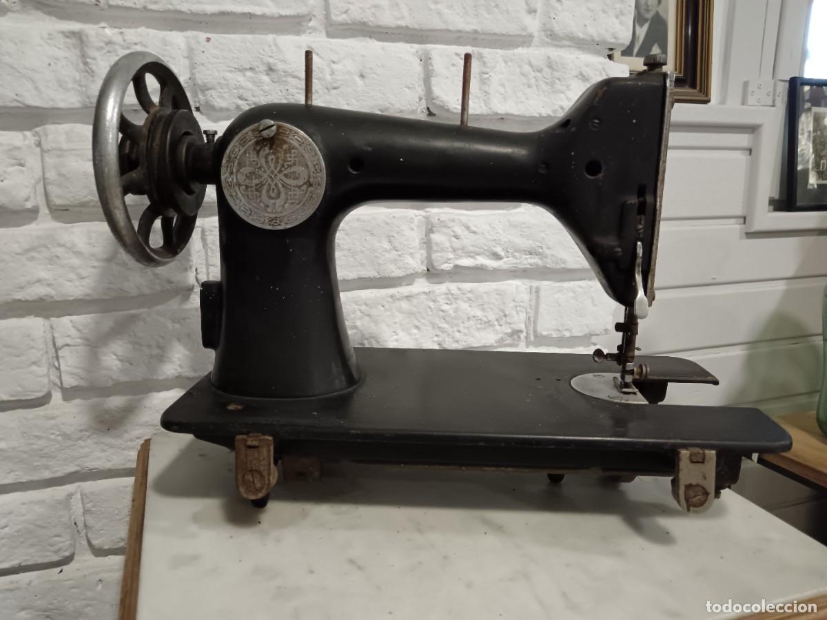 Antig&uuml;edades: ANTIGUA M&Aacute;QUINA DE COSER SIGMA - Foto 1