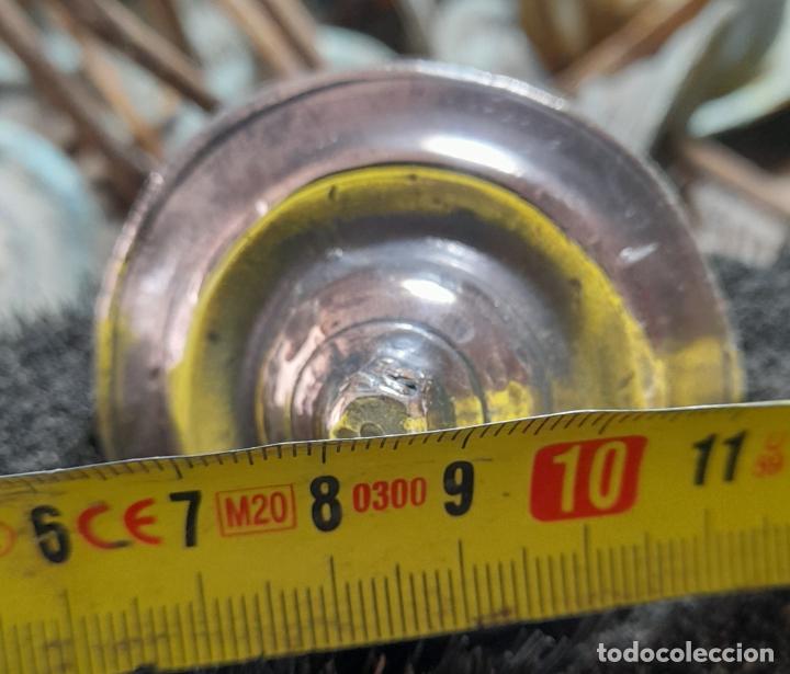 Antig&uuml;edades: 31 Clavos cabeza metal 31 - Foto 3