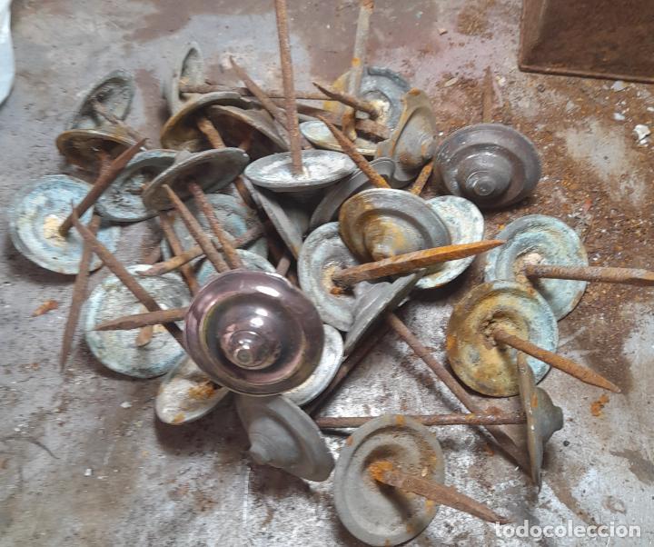 Antig&uuml;edades: 31 Clavos cabeza metal 31 - Foto 1