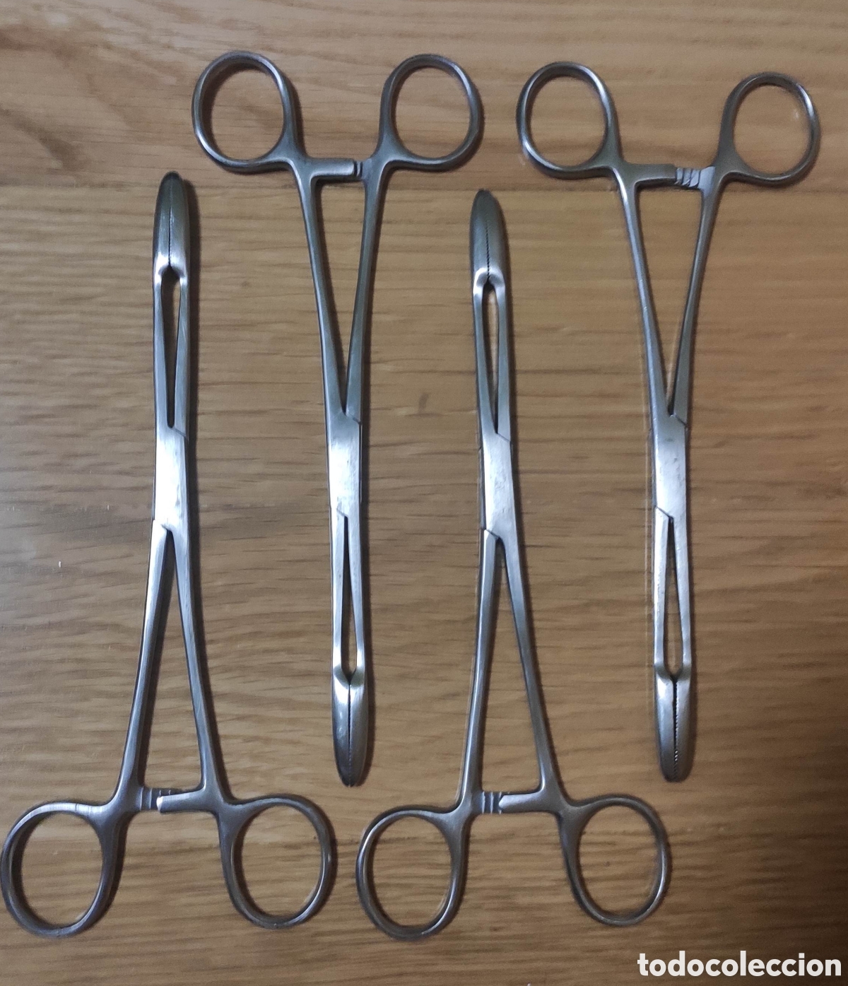 Antig&uuml;edades: PINZA HEMOSTATICA LARGA 4 UNIDADES - Foto 1