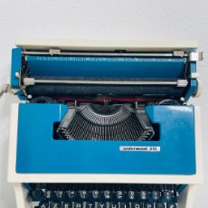 Antigüedades: UNDERWOOD 315 BLUE TYPEWRITER 1970
