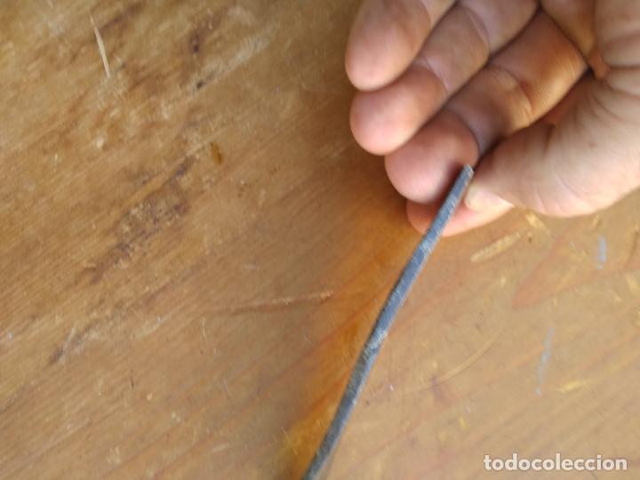 Antig&uuml;edades: Sencillo pestillo de forja. Vitrina 17 - Foto 5