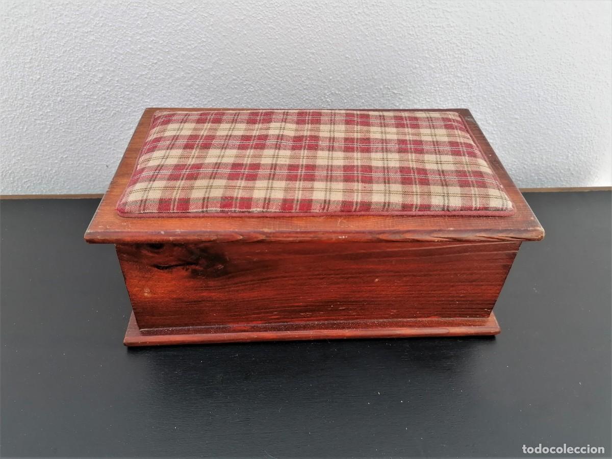 Antig&uuml;edades: Antiguo costurero de madera y tela - Foto 4