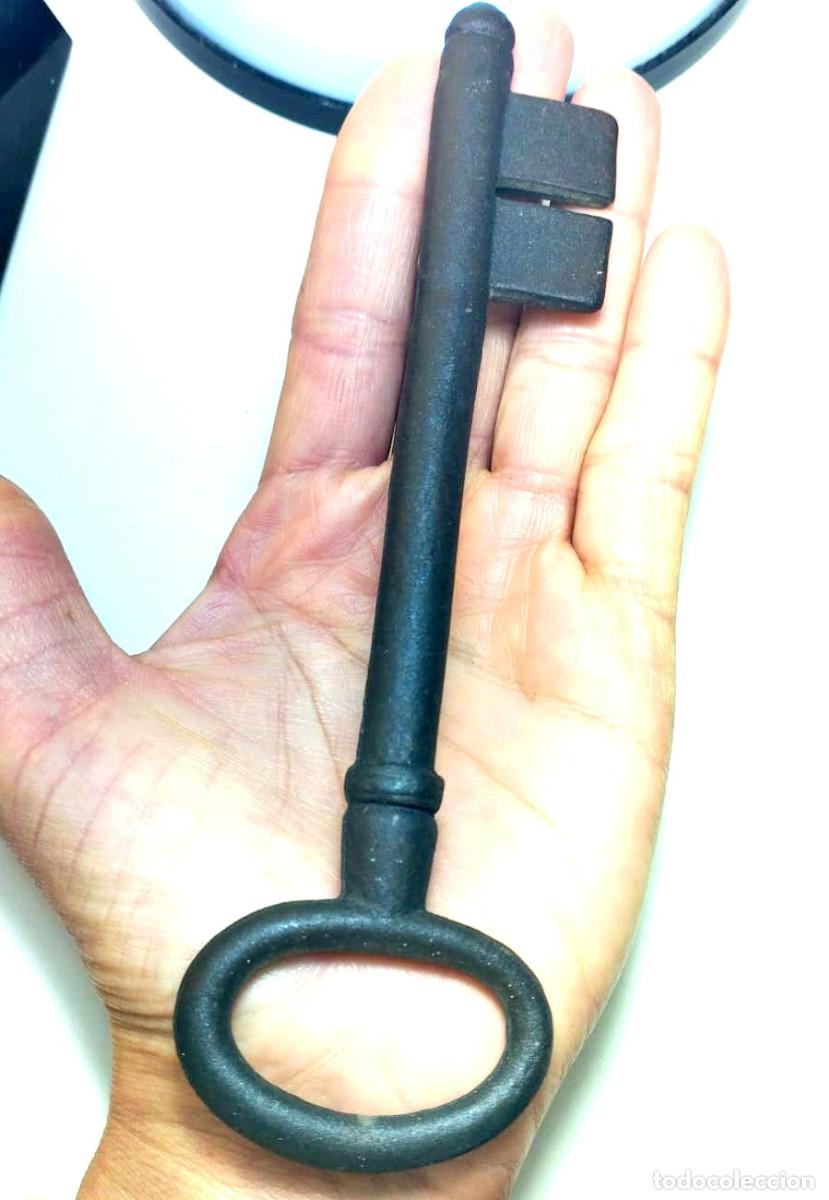 Antig&uuml;edades: Llave antigua de metal, Largo 18 cm - Foto 1