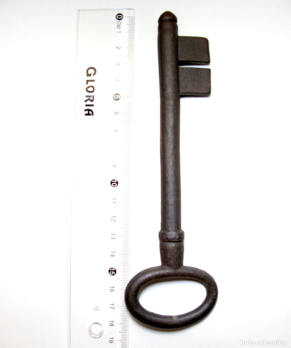 Antig&uuml;edades: Llave antigua de metal, Largo 18 cm - Foto 2
