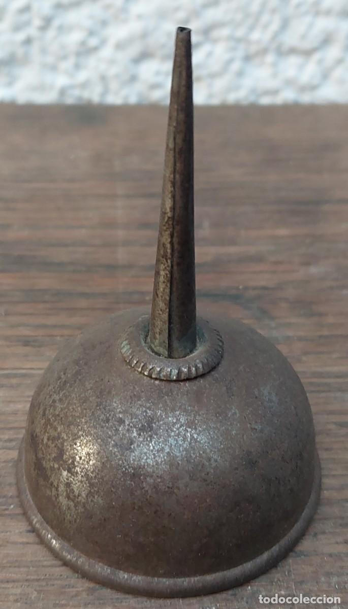 Antig&uuml;edades: ACEITERA DE MAQUINA DE COSER SIGMA - Foto 1