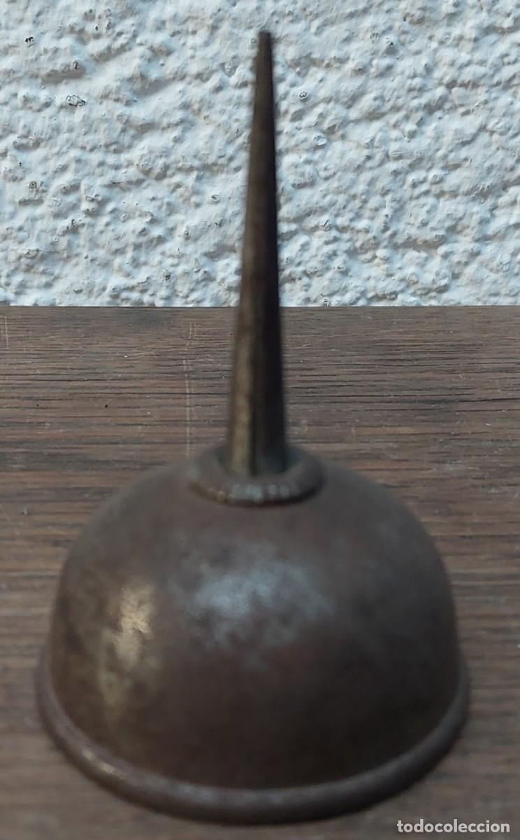 Antig&uuml;edades: ACEITERA DE MAQUINA DE COSER SIGMA - Foto 2