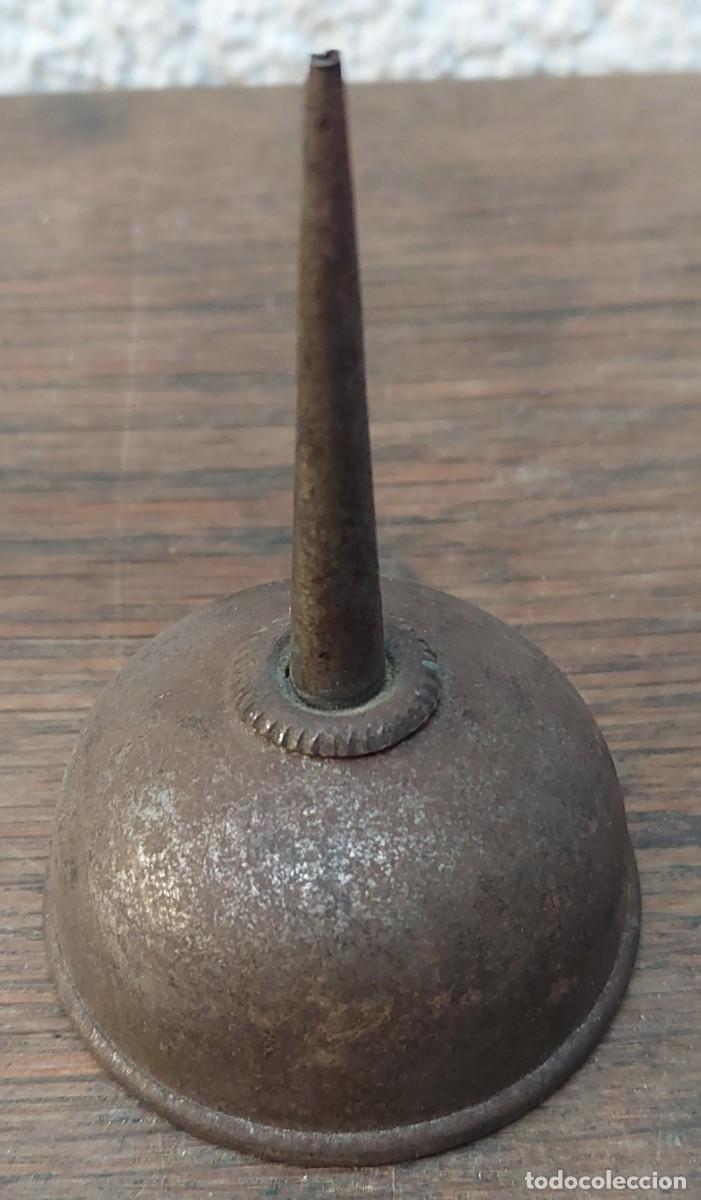 Antig&uuml;edades: ACEITERA DE MAQUINA DE COSER SIGMA - Foto 4