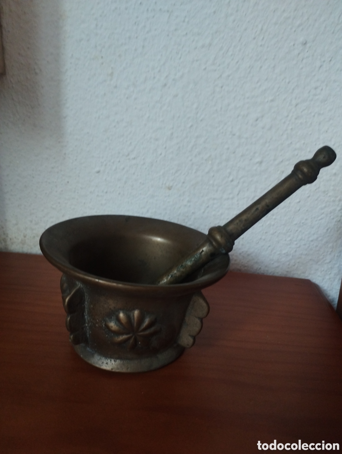 Antig&uuml;edades: Almirez con costillas y flores - Foto 1