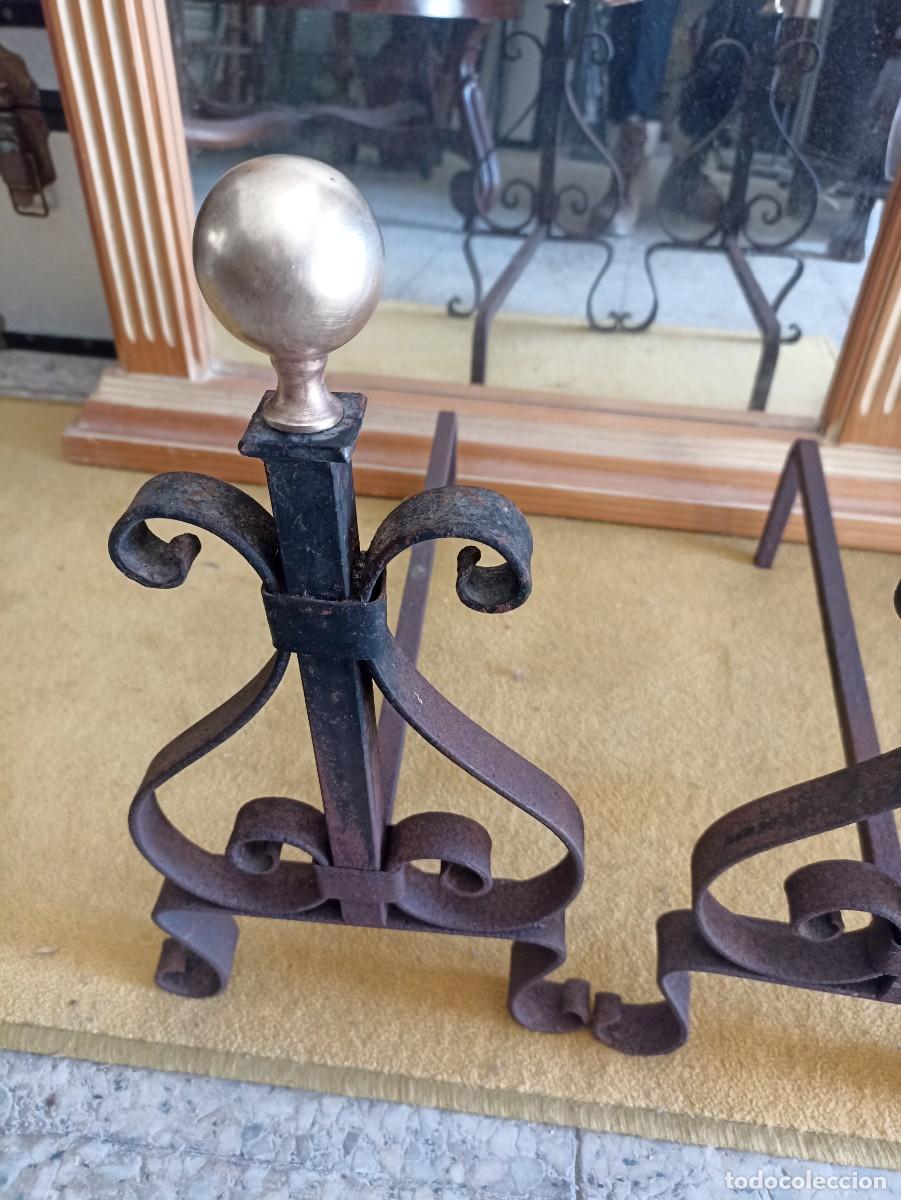 Antig&uuml;edades: Morillos de hierro y bola de lat&oacute;n. - Foto 5