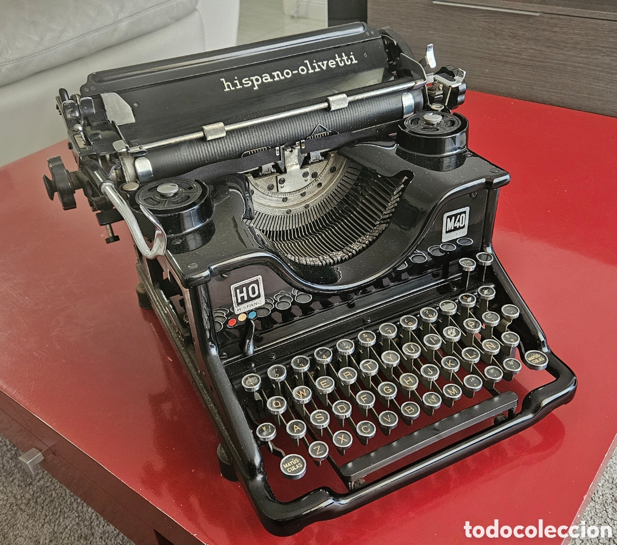 Antigua máquina de escribir Hispano Olivetti M40