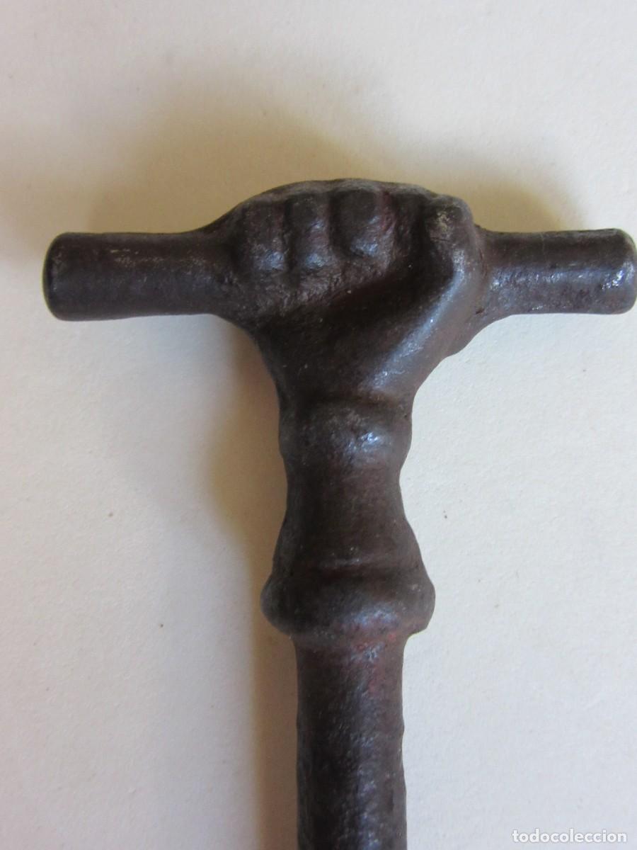Antig&uuml;edades: TIRADOR EN FORMA DE MANO - Foto 3