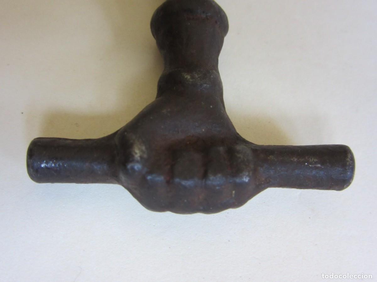 Antig&uuml;edades: TIRADOR EN FORMA DE MANO - Foto 8