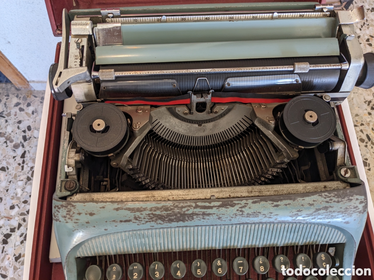 Antig&uuml;edades: MAQUINA DE ESCRIBIR OLIVETTI STUDIO 44 CON MALETIN - Foto 3
