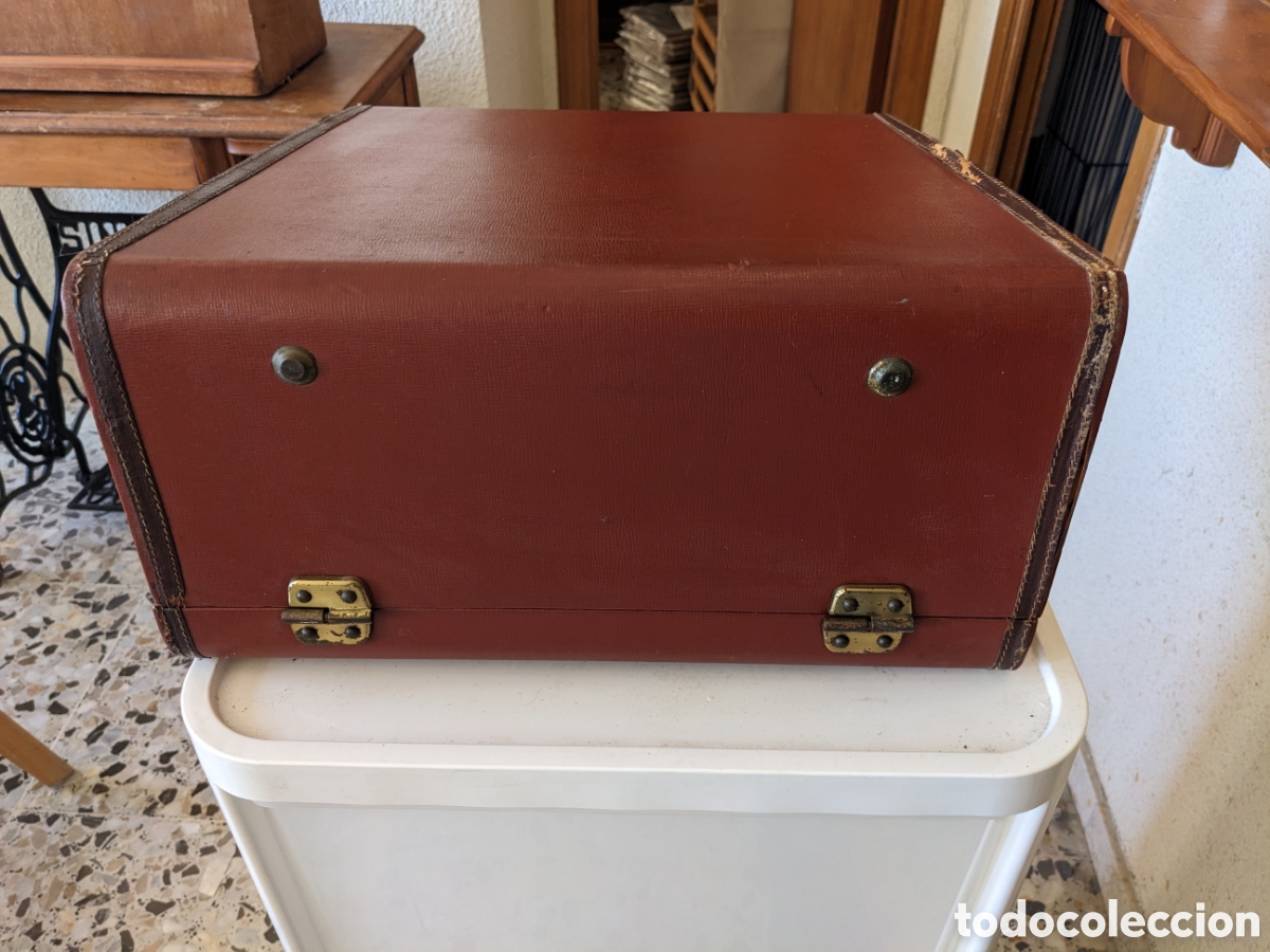 Antig&uuml;edades: MAQUINA DE ESCRIBIR OLIVETTI STUDIO 44 CON MALETIN - Foto 6