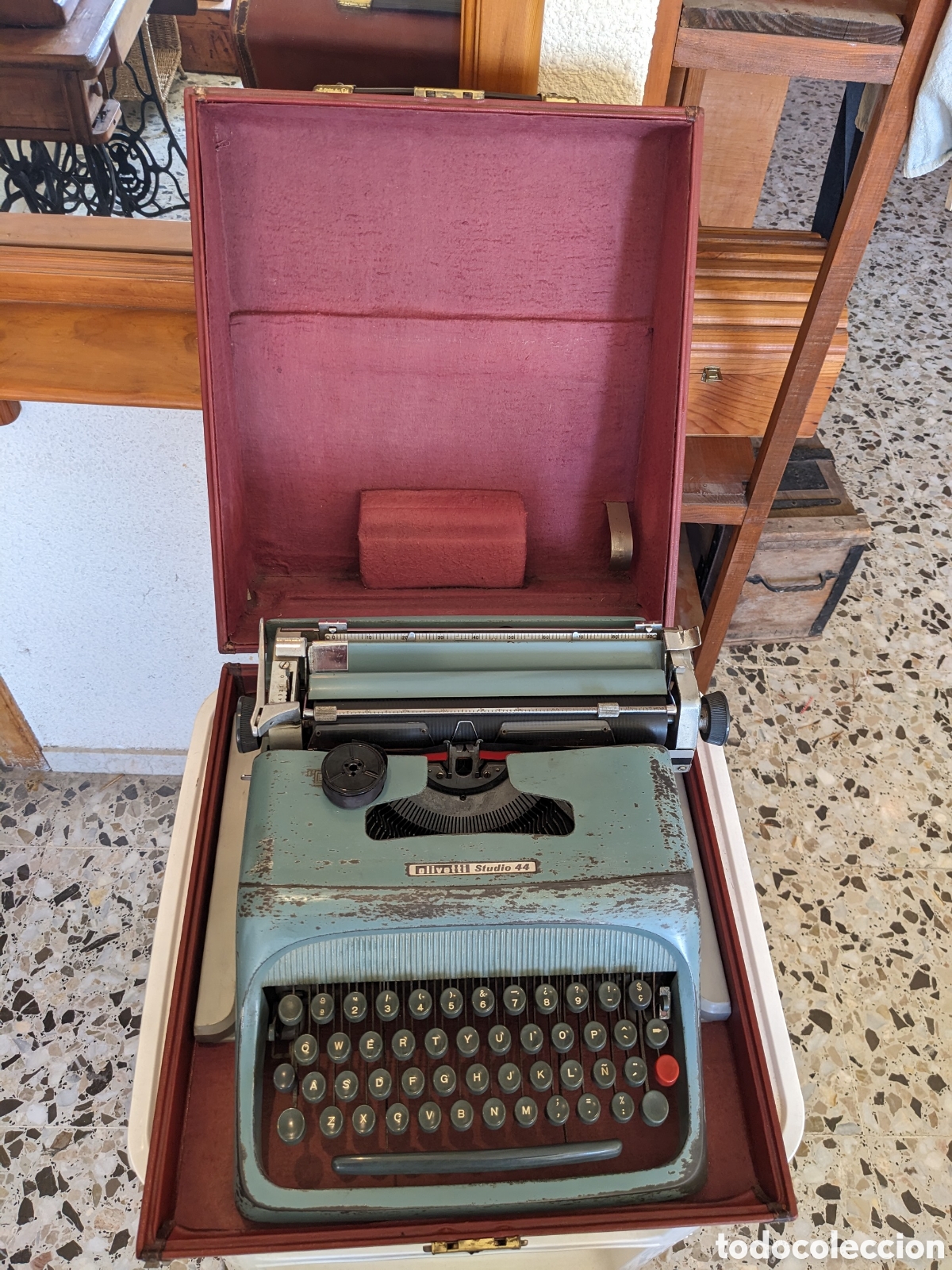 Máquina de escribir Olivetti studio 44