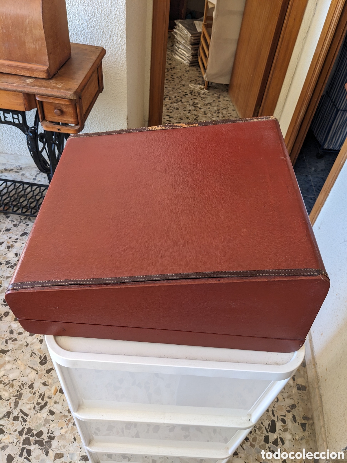 Antig&uuml;edades: MAQUINA DE ESCRIBIR OLIVETTI STUDIO 44 CON MALETIN - Foto 4